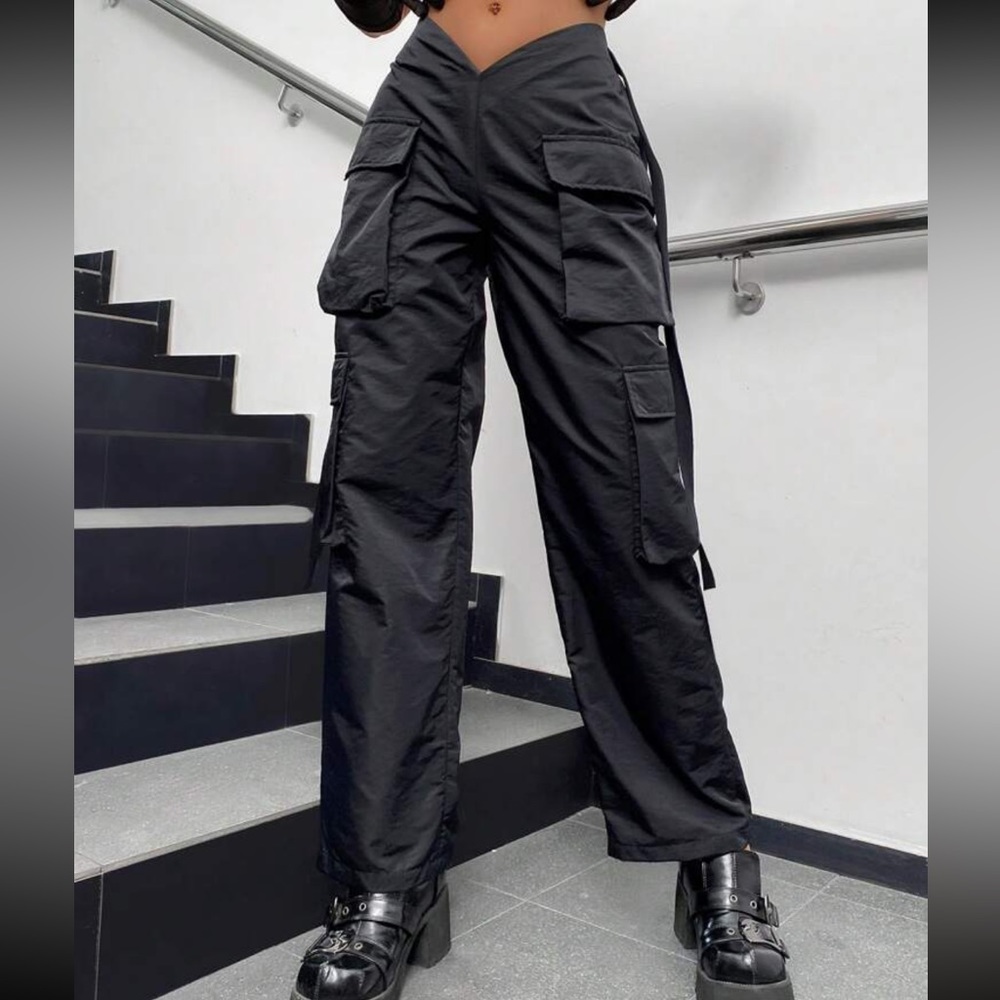 Street Vibes Tape Flap Pocket Side Cargo Parachute Pants - L (8/10)